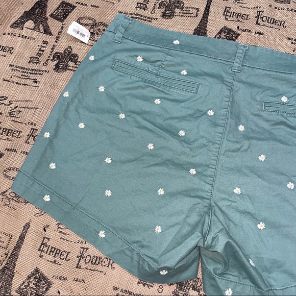 Old Navy NWT! Everyday Short Green Daisy  Embroidery Short Size 14 - Picture 8 of 11
